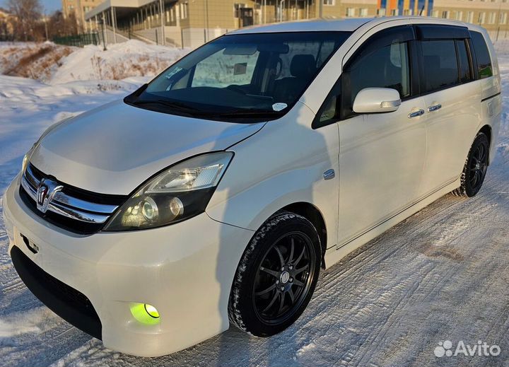 Toyota Isis 1.8 CVT, 2012, 63 200 км