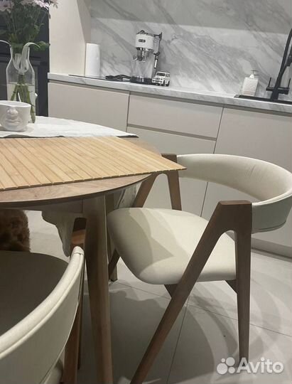 Стул деревянный в мягкой обивке