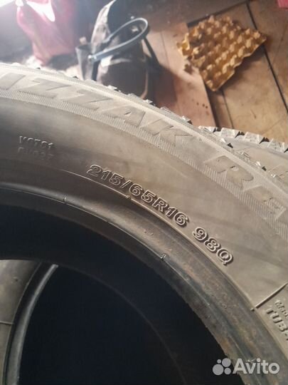 Bridgestone Alenza LX100 215/65