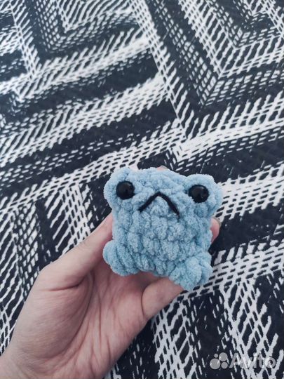 Вязаная лягушка