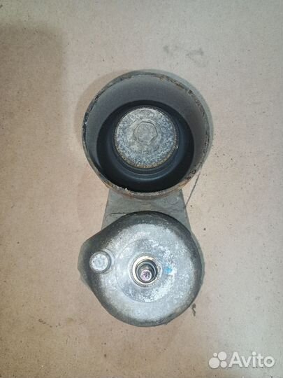 Натяжитель ремня Mazda MPV 2000г 2,5л