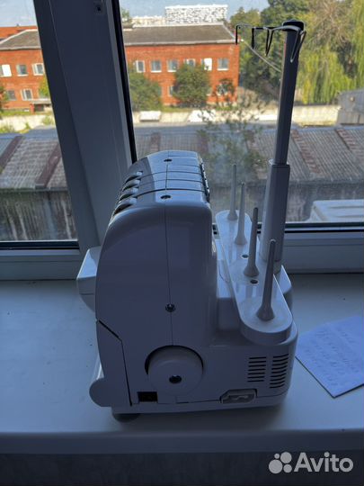 Оверлок швейная машина