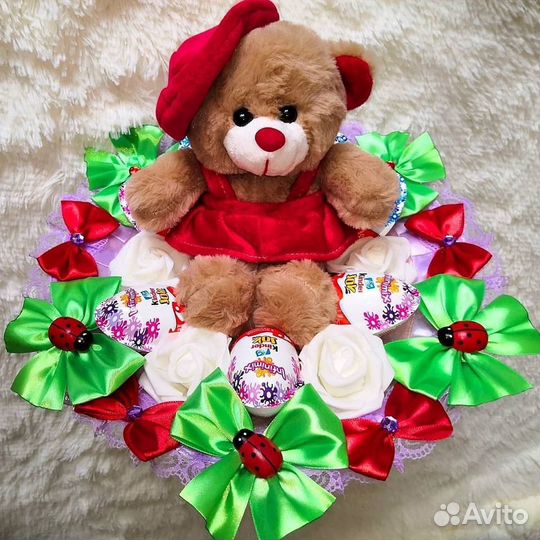 Букет из мягких игрушек на выписку из роддома