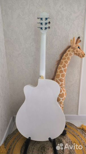 Акустическая гитара