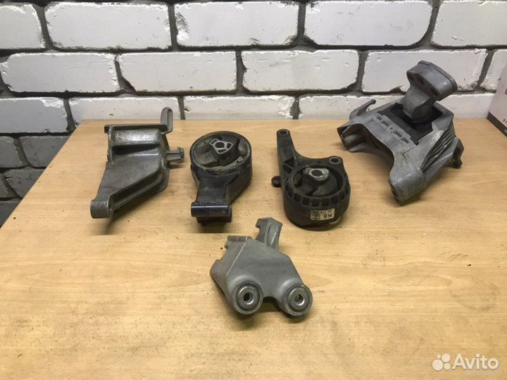 Опора двигателя и кпп Chevrolet Cruze