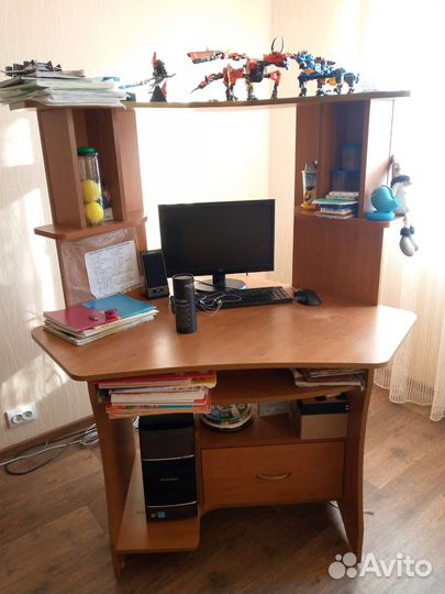 Компьютерный стол