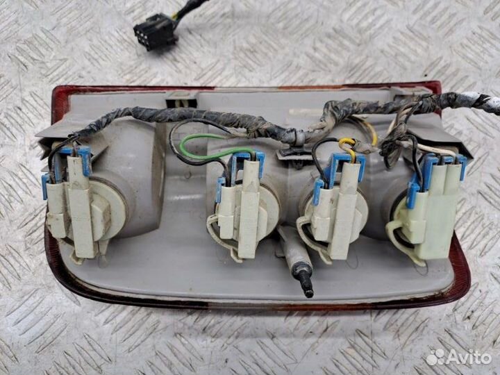 Фонарь задний левый Chevrolet Blazer 4.3 L35 180