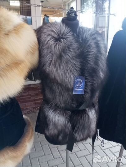 Жилетка меховая женская