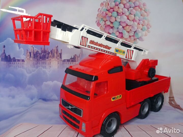 Пожарная машина с выдвижной лестницей Wader