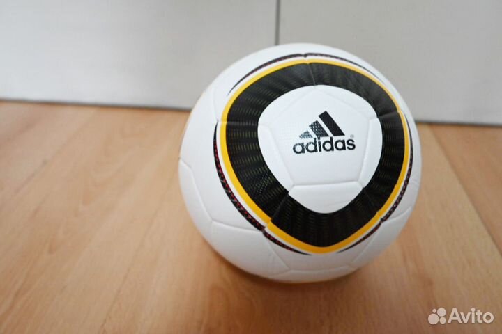 Футбольный мяч adidas jabulani