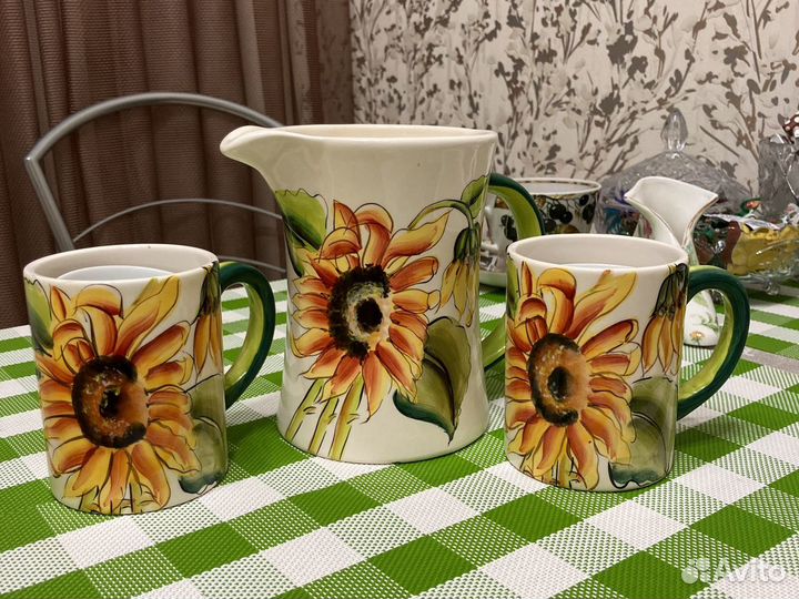 Кувшин с кружками