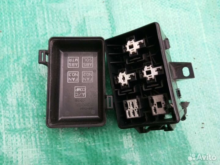 Блок предохранителей Toyota Celica ST202