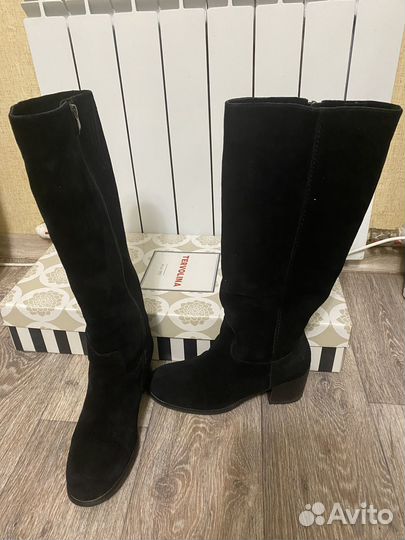Продам женские сапоги
