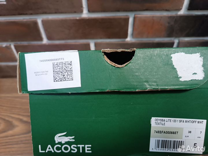 Женсикие кроссовки Lacoste