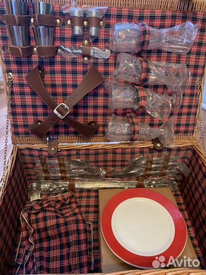 Подарочный набор для пикника в кейсе