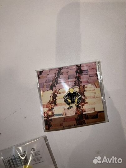 Значки на одежду