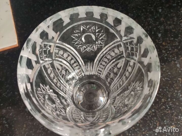 Хрустальная ваза