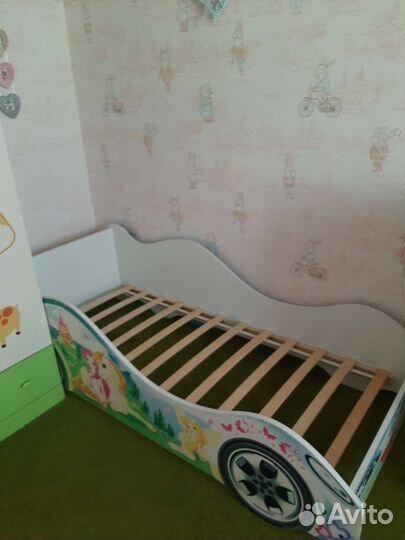 Детская кровать машина