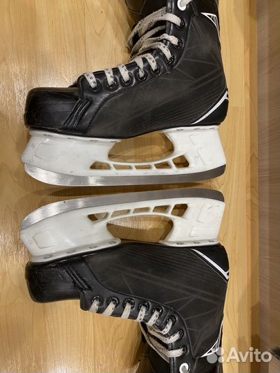 Коньки хоккейные 42 размер бауер
