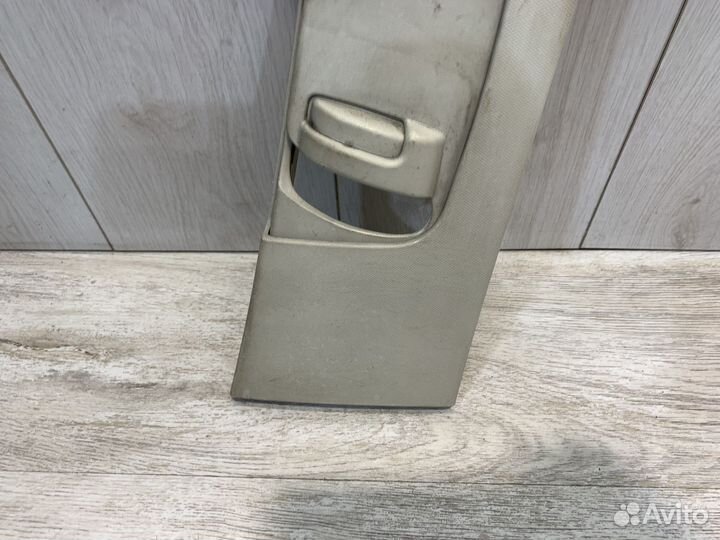 Обшивка средней стойки правая Ford Focus 3