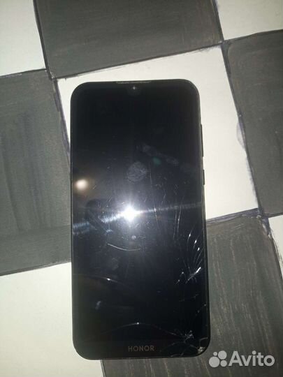Телефон honor 8s