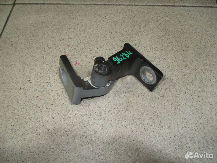 Петля двери VW Polo Sedan 2010-2020