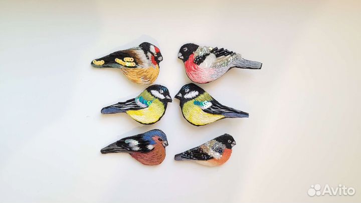 Брошь птица гладь