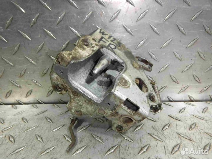 Замок двери передней правой Mercedes-Benz W123