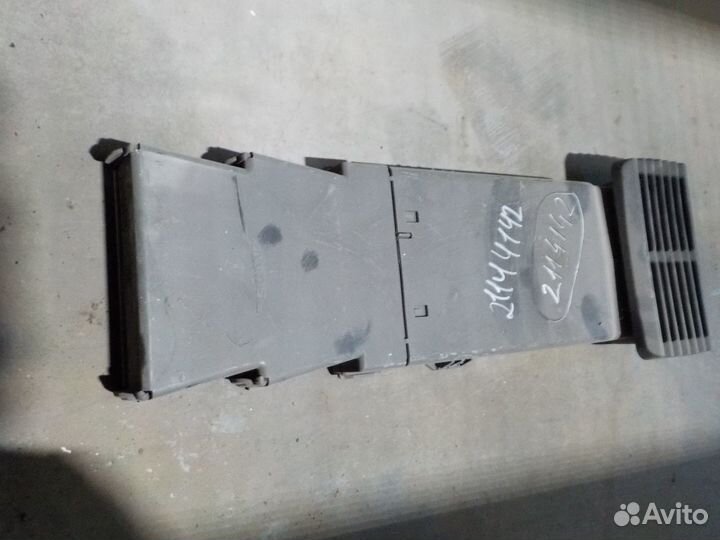 Выпускной дефлектор на задней стенке кабины Scania