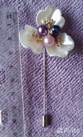 Брошь игла с цветком перламутр