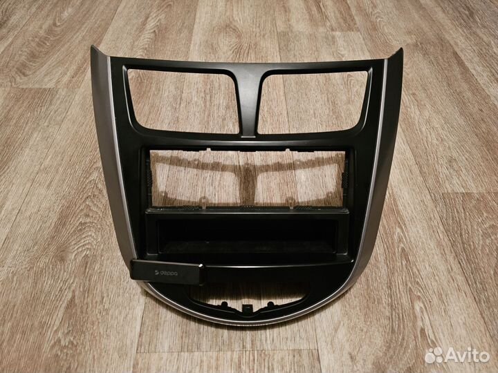 Рамка магнитолы Hyundai Solaris