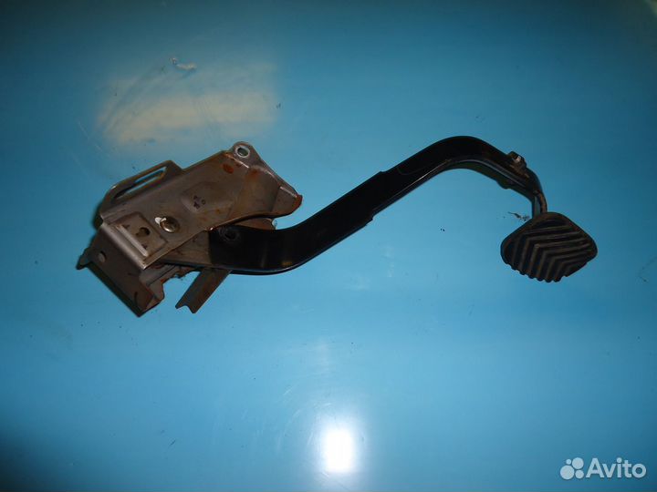 Педаль сцепления Mitsubishi Outlander 1