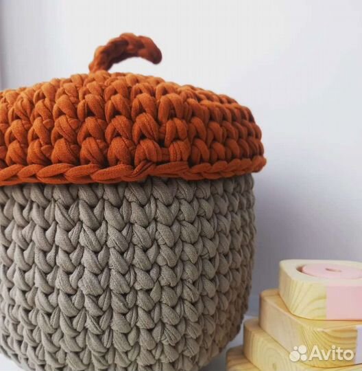 Корзина вязаная в детскую