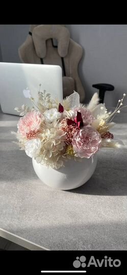 Композиции из сухоцветов в вазочке/кашпо