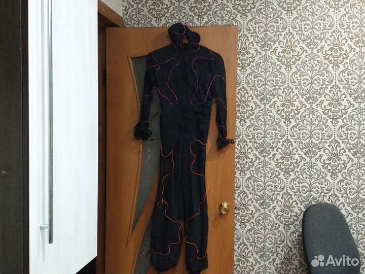 Корновальный костюм светится