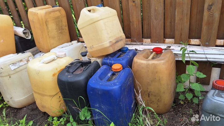 Канистры пластиковые бу 20 - 25 литров