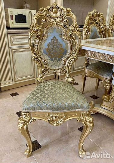 Кухонный стол и стулья комплект