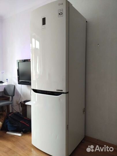 Холодильник под ремонт или запчасти