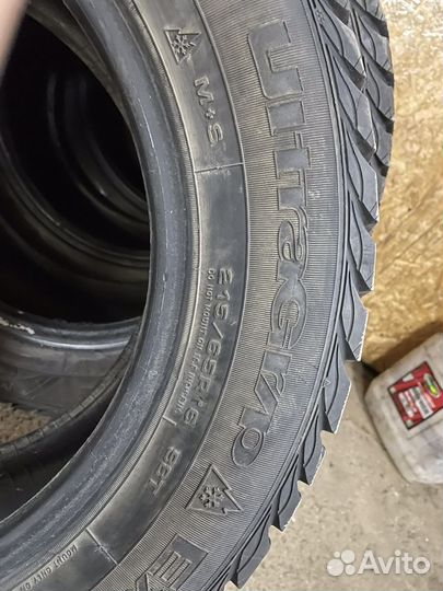 Goodyear UltraGrip Extreme 215/65 R16