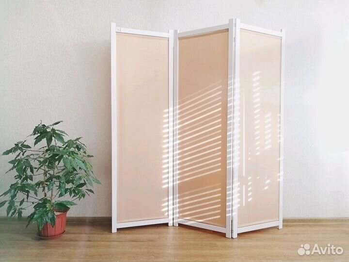 Ширма для зонирования помещения из дерева