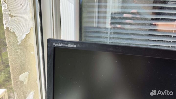 Монитор 19