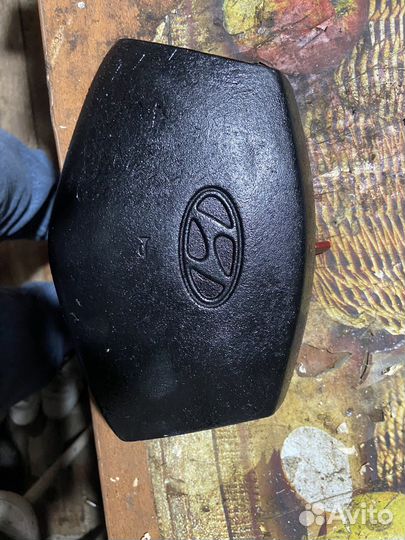 Продам заглушку руля accent 2