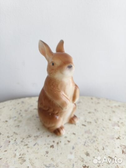 Фарфоровая статуэтка заяц