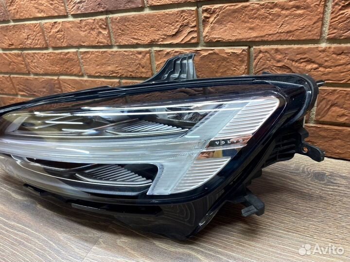 Фара левая Volvo S60 V60 Cross Country 2019+ LED