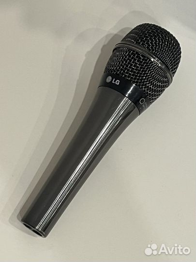 Микрофон LG для караоке и звукозаписи