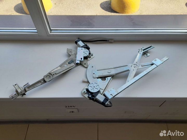 Новый левый электростеклоподъемник Волга 3110/05