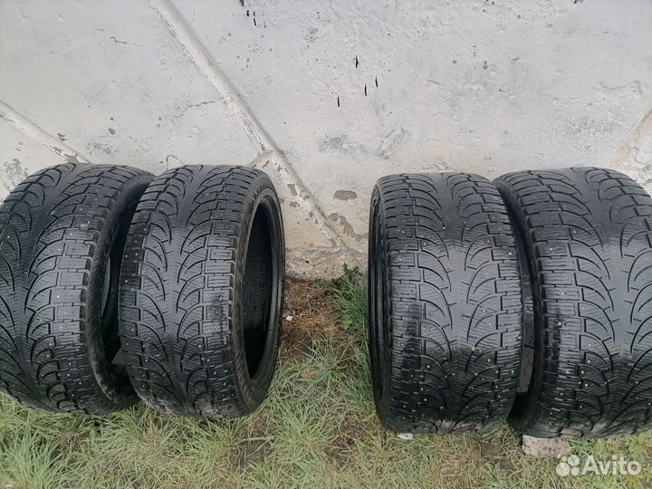 Pirelli Formula Ice 275/40 R20 и 315/35 R20