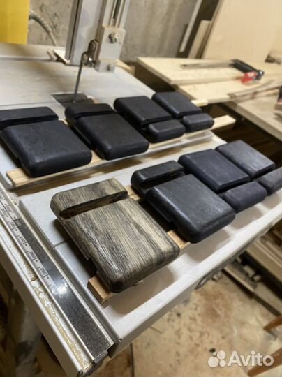 Подставка для телефона из дерева