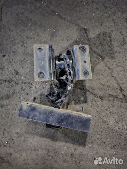 Лебедка запасного колеса Isuzu Elf NPR66