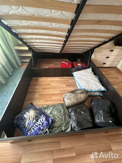 Кровать двухспальная с матрасом бу 140 на 200